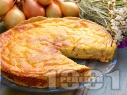Лучен пирог със сирене, яйца, сметана и прясно мляко - снимка на рецептата
